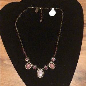 Lizpaiacios- Flower Necklace with pink